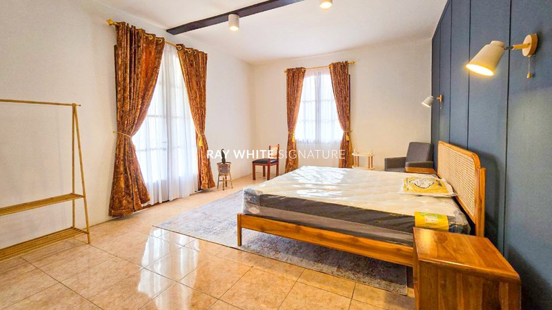 Dijual Rumah Mewah Lokasi Tenang 