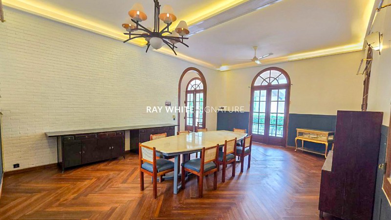 Dijual Rumah Mewah Lokasi Tenang 