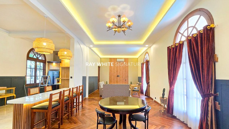 Dijual Rumah Mewah Lokasi Tenang 