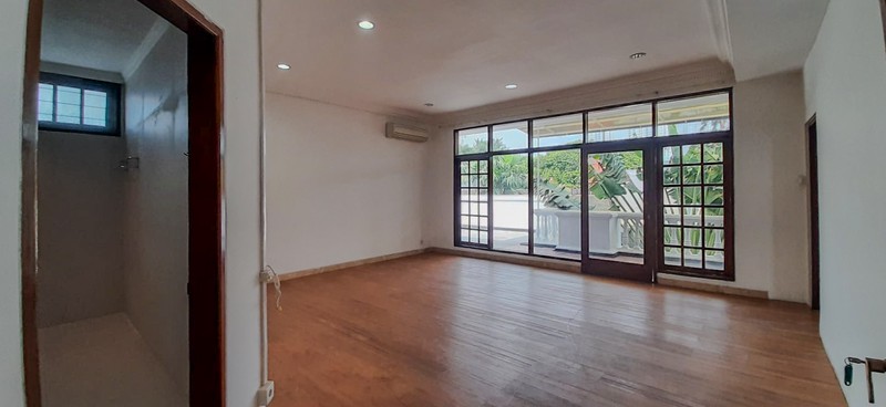 Rumah di Permata Hijau Simprug akses mudah Senopati Pondok Indah 