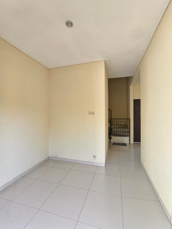 Rumah 2 Lantai Siap Huni Dekat Taman Suroboyo, Surabaya Utara 