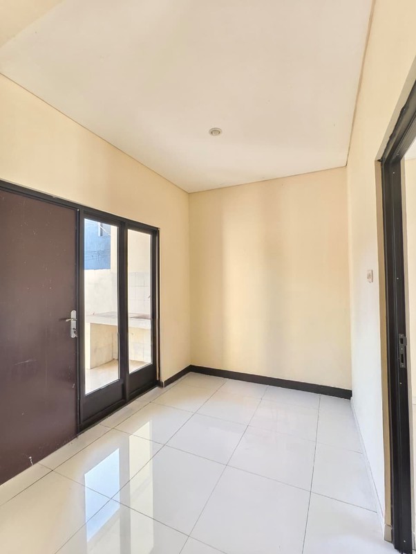 Rumah 2 Lantai Siap Huni Dekat Taman Suroboyo, Surabaya Utara 