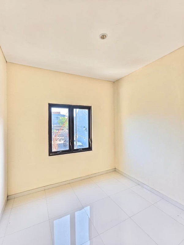 Rumah 2 Lantai Siap Huni Bonus Kanopi & AC / Kamar, Surabaya Utara 