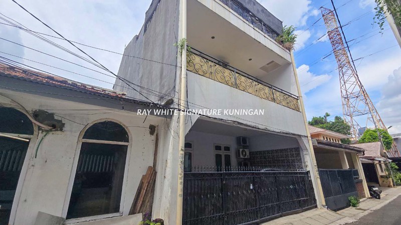 Rumah Dengan Lokasi Prime di Jl. Danau Sindereng Benhil