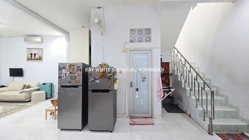 Rumah Dengan Lokasi Prime di Jl. Danau Sindereng Benhil