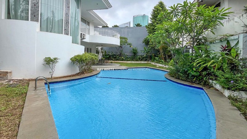 Rumah Elit di Jl Denpasar III Mega Kuningan