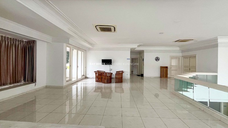 Rumah Elit di Jl Denpasar III Mega Kuningan