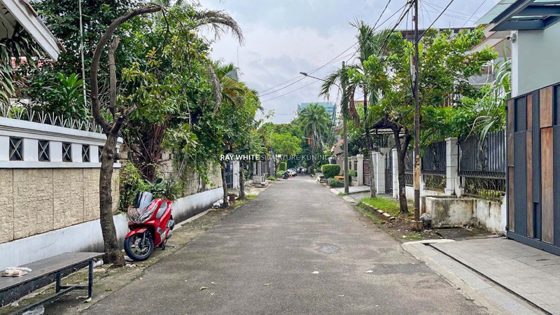 Rumah Elit di Jl Denpasar III Mega Kuningan