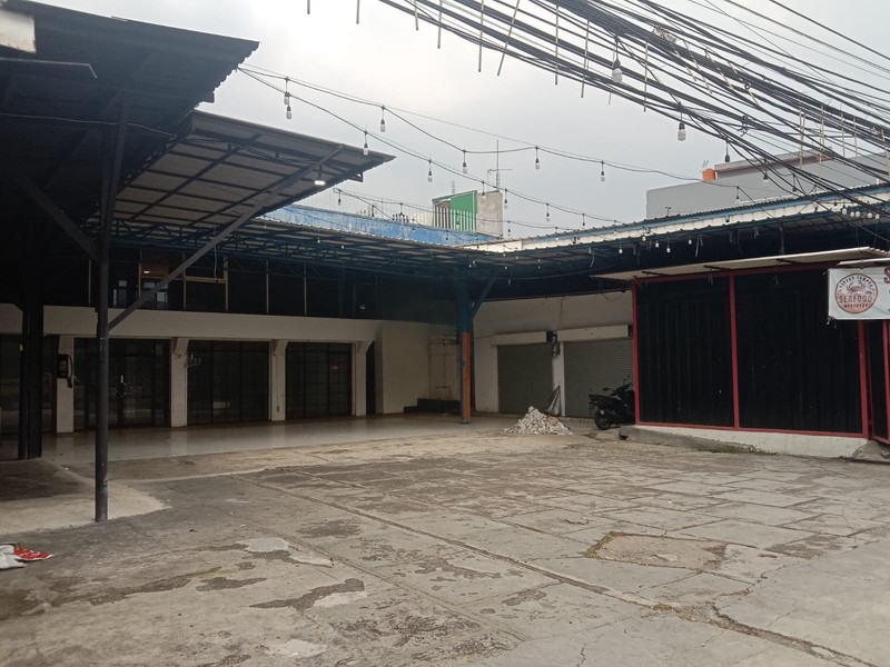 DIJUAL CEPAT - Ruko Besar  3 Lantai  Parkir Luas  Jalan Raya Juanda Ciputat  Lokasi Strategis  dekat MRT Lebak Bulus 