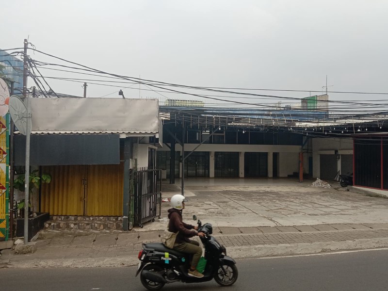DIJUAL CEPAT - Ruko Besar  3 Lantai  Parkir Luas  Jalan Raya Juanda Ciputat  Lokasi Strategis  dekat MRT Lebak Bulus 
