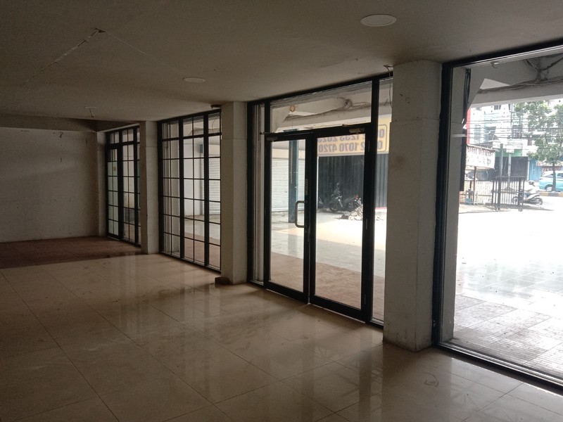 DIJUAL CEPAT - Ruko Besar  3 Lantai  Parkir Luas  Jalan Raya Juanda Ciputat  Lokasi Strategis  dekat MRT Lebak Bulus 