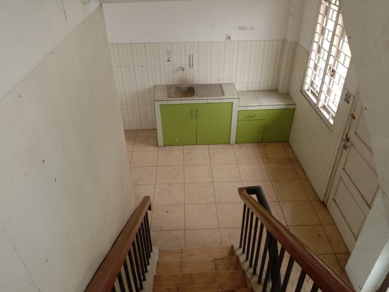 DIJUAL CEPAT - Ruko Besar  3 Lantai  Parkir Luas  Jalan Raya Juanda Ciputat  Lokasi Strategis  dekat MRT Lebak Bulus 