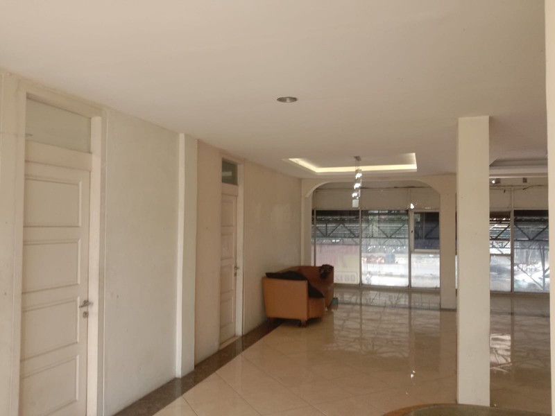 DIJUAL CEPAT - Ruko Besar  3 Lantai  Parkir Luas  Jalan Raya Juanda Ciputat  Lokasi Strategis  dekat MRT Lebak Bulus 