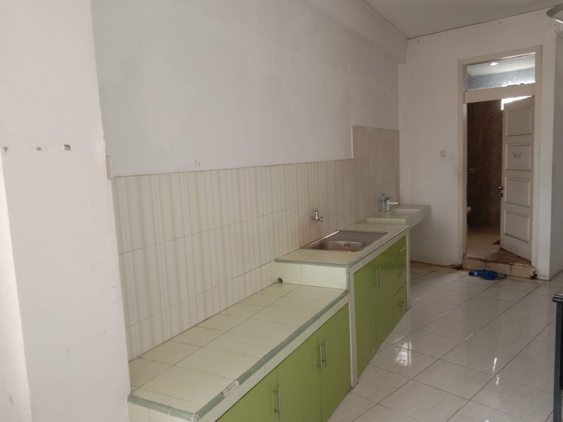 DIJUAL CEPAT - Ruko Besar  3 Lantai  Parkir Luas  Jalan Raya Juanda Ciputat  Lokasi Strategis  dekat MRT Lebak Bulus 