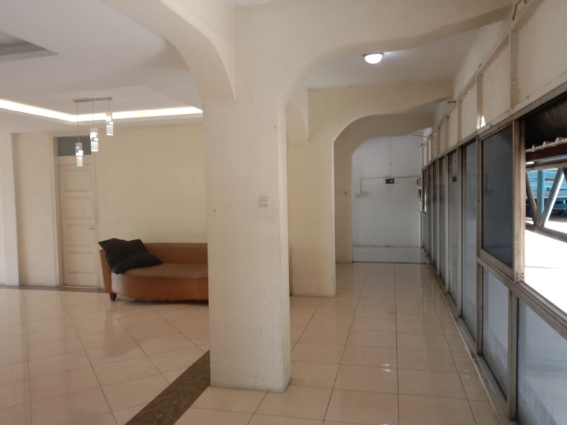 DIJUAL CEPAT - Ruko Besar  3 Lantai  Parkir Luas  Jalan Raya Juanda Ciputat  Lokasi Strategis  dekat MRT Lebak Bulus 