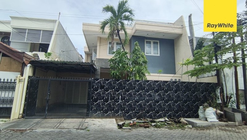 Dijual Rumah 2 lantai di Dharmahusada Indah Barat Surabaya