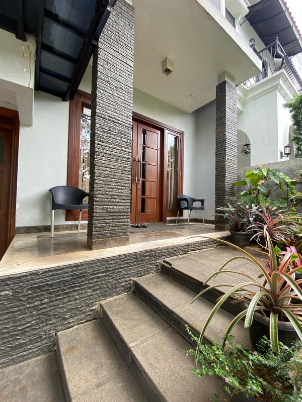 Rumah 2 Lantai Dalam Komplek Strategis dekat MRT Lebak Bulus