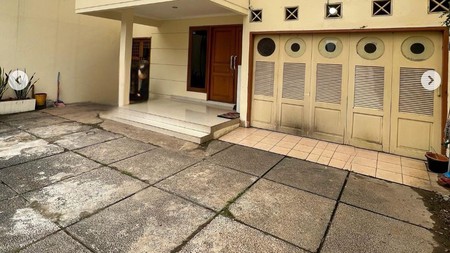 Rumah Terawat 2 Lantai di Cilandak Dekat Tol & MRT