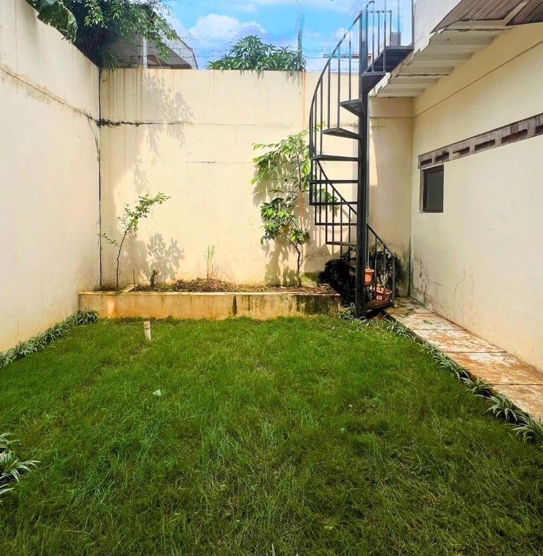 Rumah Terawat 2 Lantai di Cilandak Dekat Tol & MRT