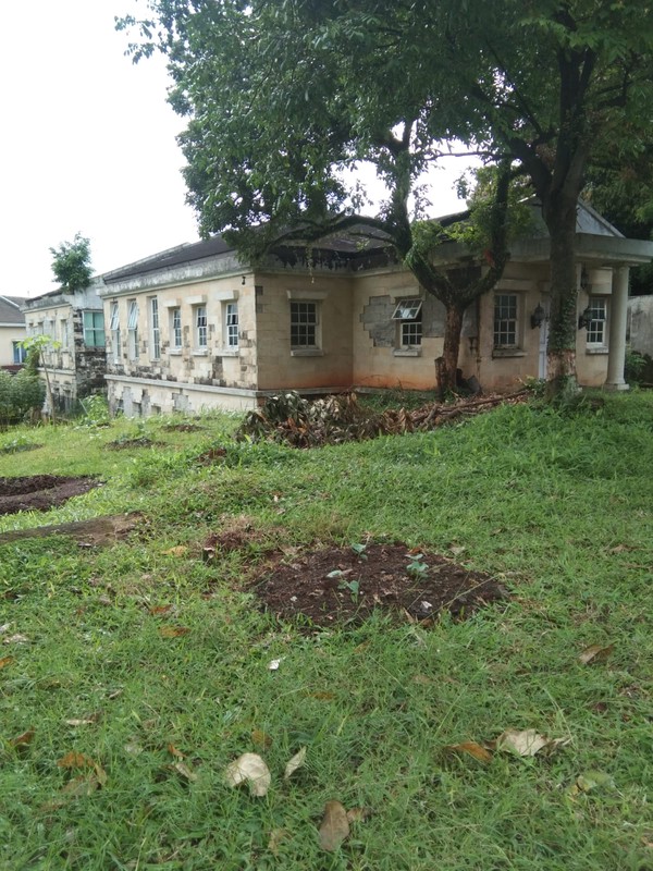 Rumah Tua Hitung Tanah area Jl WR Supratman, Ciputat Timur, Tangerang Selatan.