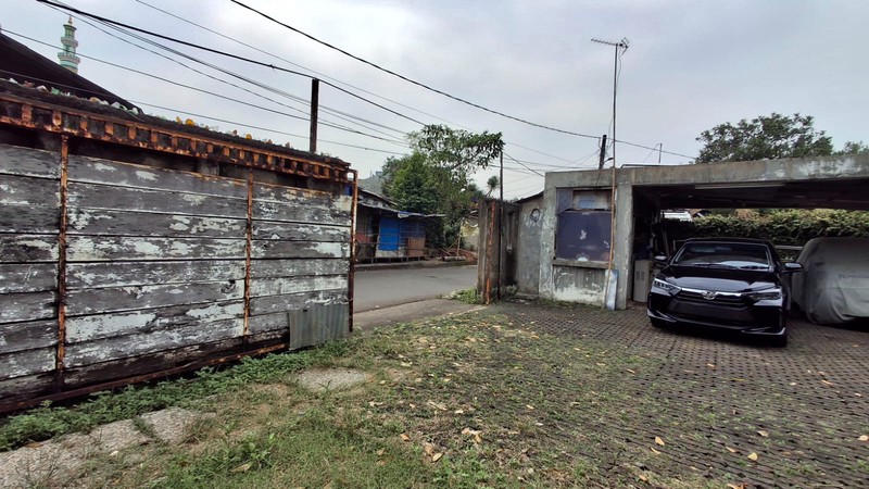 Rumah Tua Hitung Tanah area Jl WR Supratman, Ciputat Timur, Tangerang Selatan.