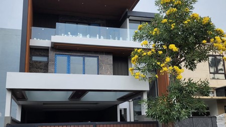 Dijual Rumah Modern Luxury 3 Lantai - Woodland Citraland Surabaya Barat