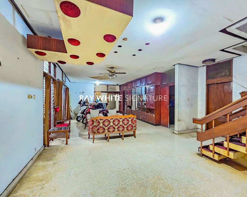 Dijual Rumah Posisi Hook di Jl KH Abdullah Syafi'i, Komplek Gudang Peluru