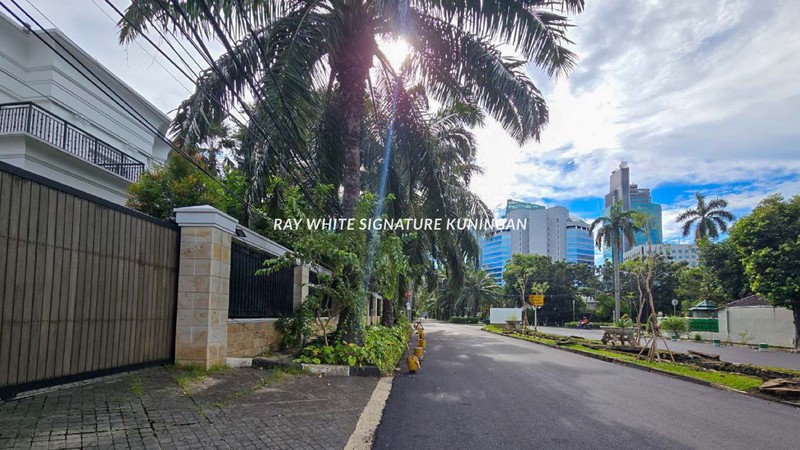 Jual Rumah Mewah di Lokasi Premium Jl. Patra Kuningan Raya, Setiabudi