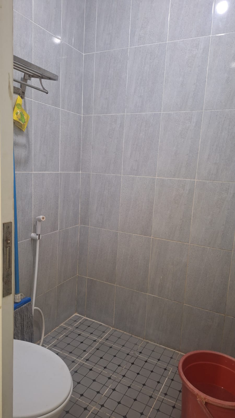 Rumah 1 lantai  minimalis dan Rapih, siap huni ,Harga Nego di Villa Gading Harapan Bekasi