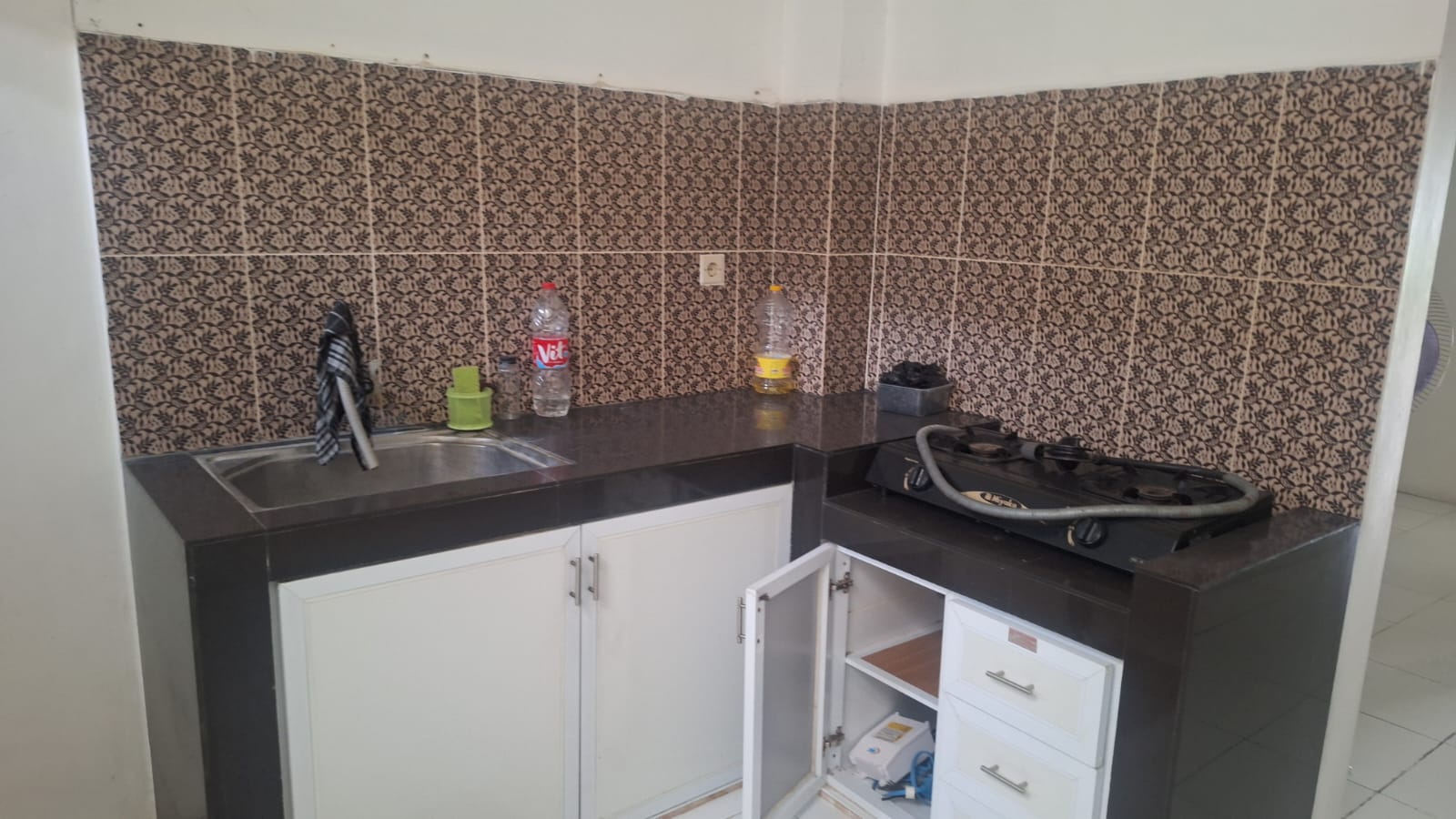 Rumah 1 lantai  minimalis dan Rapih, siap huni ,Harga Nego di Villa Gading Harapan Bekasi