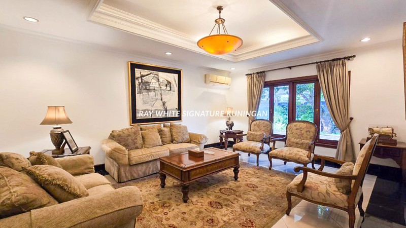 Dijual Rumah Mewah 2 Kavling Lokasi Prime di Jl Sisingamangaraja Kebayoran Baru