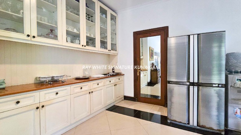 Dijual Rumah Mewah 2 Kavling Lokasi Prime di Jl Sisingamangaraja Kebayoran Baru