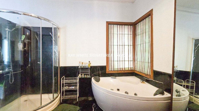 Dijual Rumah Mewah 2 Kavling Lokasi Prime di Jl Sisingamangaraja Kebayoran Baru