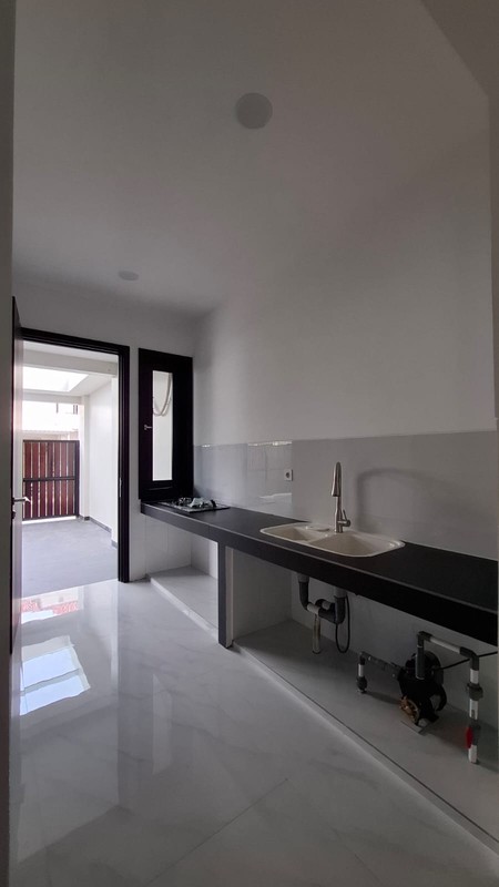 Rumah Siap Huni 2 Lantai di Puspita Loka BSD Dekat Sekolah