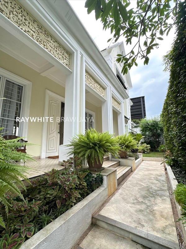 Rumah Bangunan Kokoh Colonial Classic Area Cipete Selatan