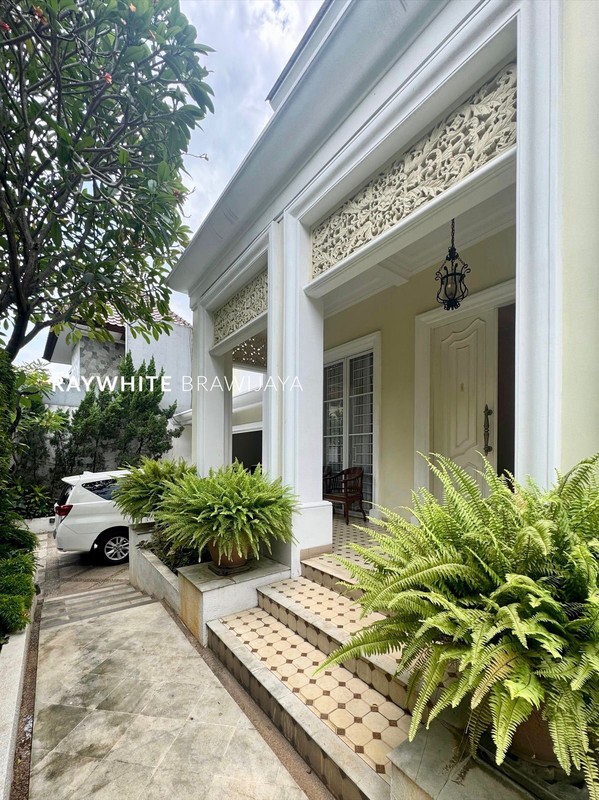 Rumah Bangunan Kokoh Colonial Classic Area Cipete Selatan