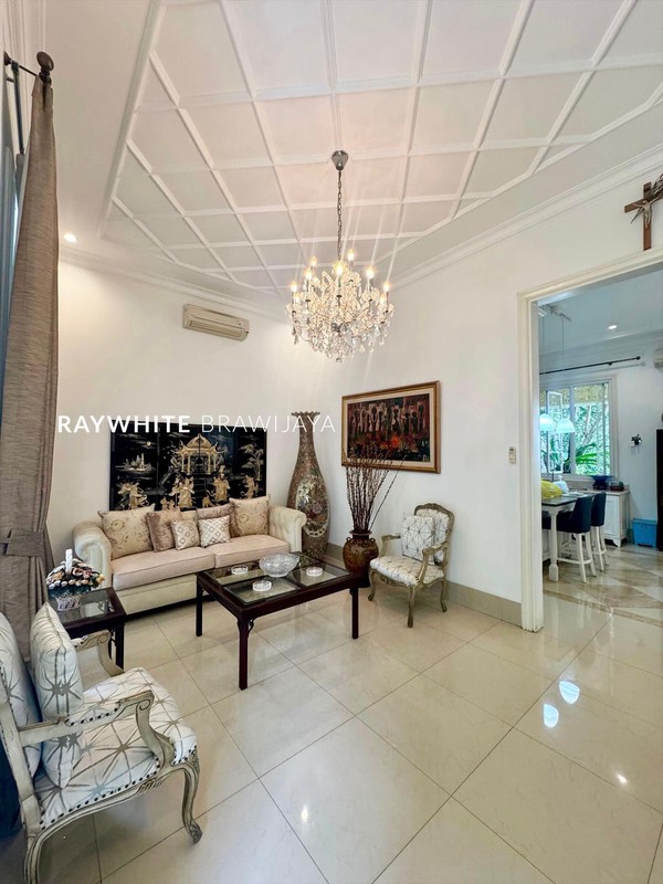 Rumah Bangunan Kokoh Colonial Classic Area Cipete Selatan