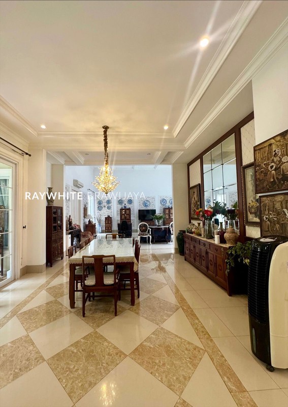 Rumah Bangunan Kokoh Colonial Classic Area Cipete Selatan