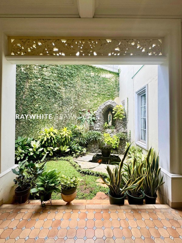 Rumah Bangunan Kokoh Colonial Classic Area Cipete Selatan