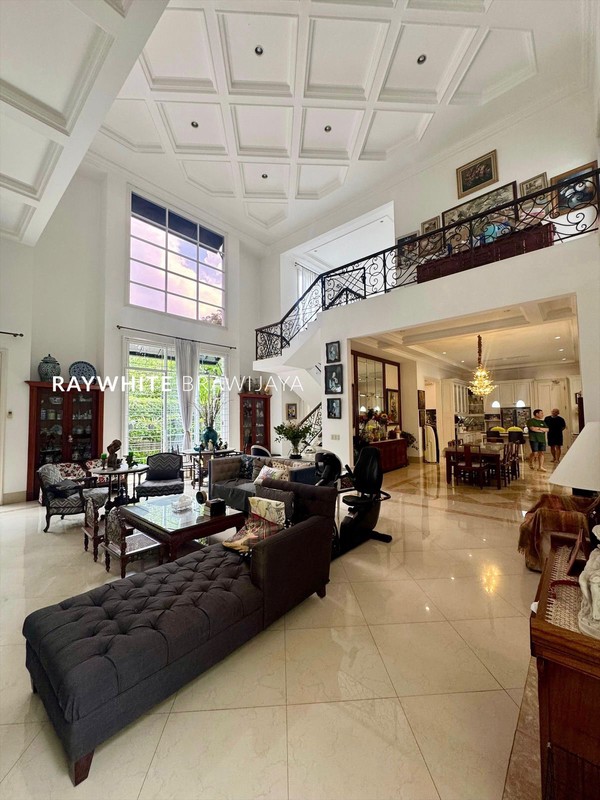 Rumah Bangunan Kokoh Colonial Classic Area Cipete Selatan