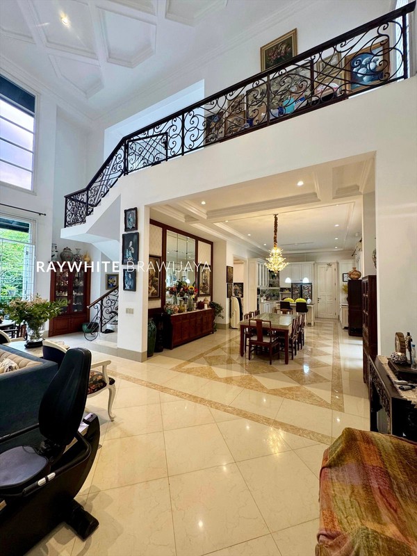 Rumah Bangunan Kokoh Colonial Classic Area Cipete Selatan