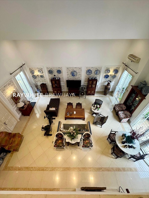 Rumah Bangunan Kokoh Colonial Classic Area Cipete Selatan