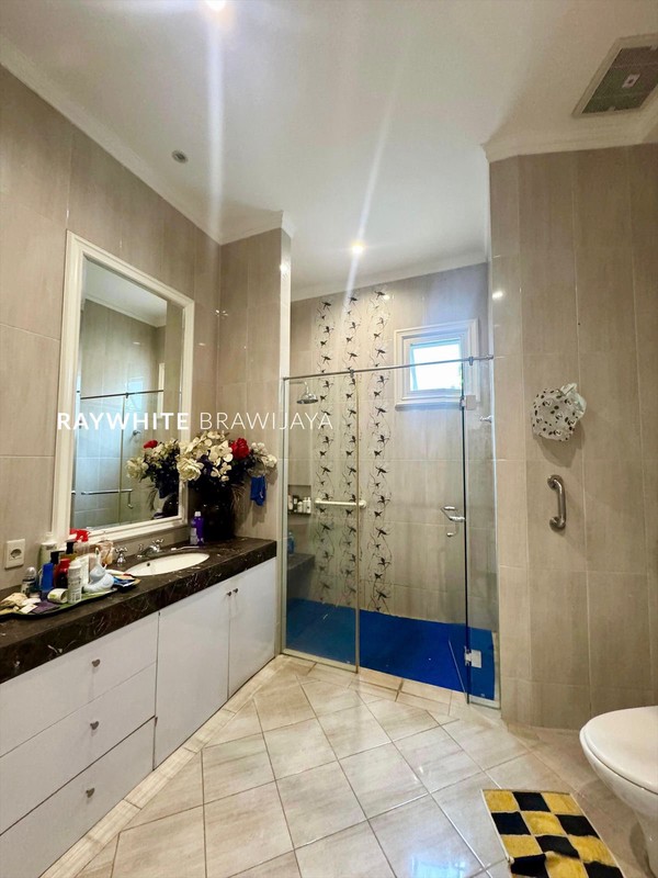 Rumah Bangunan Kokoh Colonial Classic Area Cipete Selatan