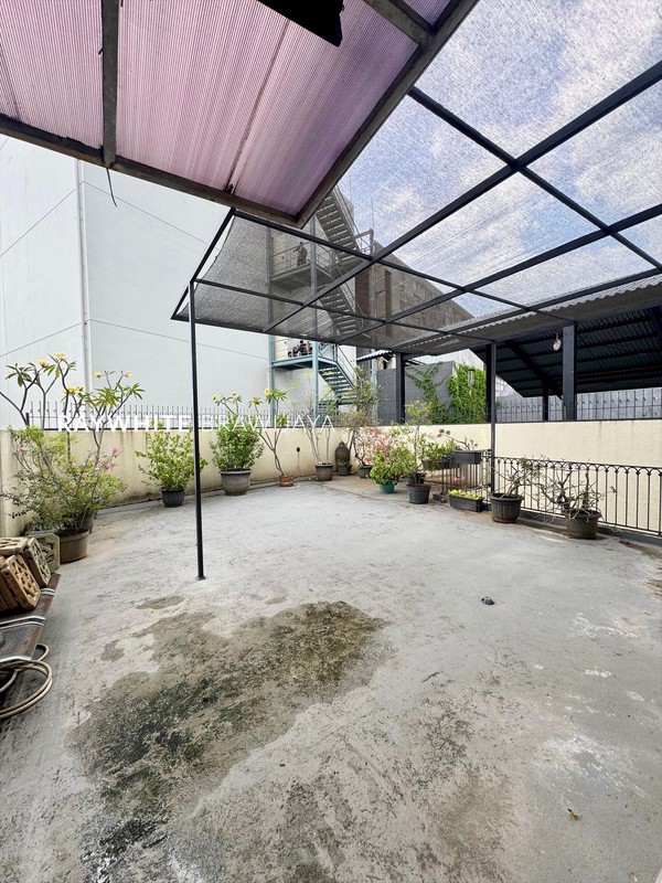 Rumah Bangunan Kokoh Colonial Classic Area Cipete Selatan