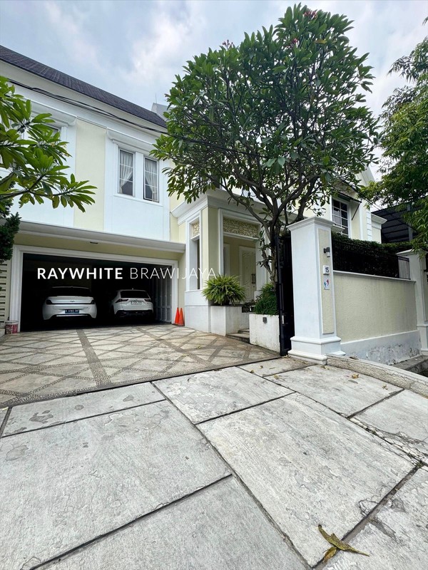 Rumah Bangunan Kokoh Colonial Classic Area Cipete Selatan