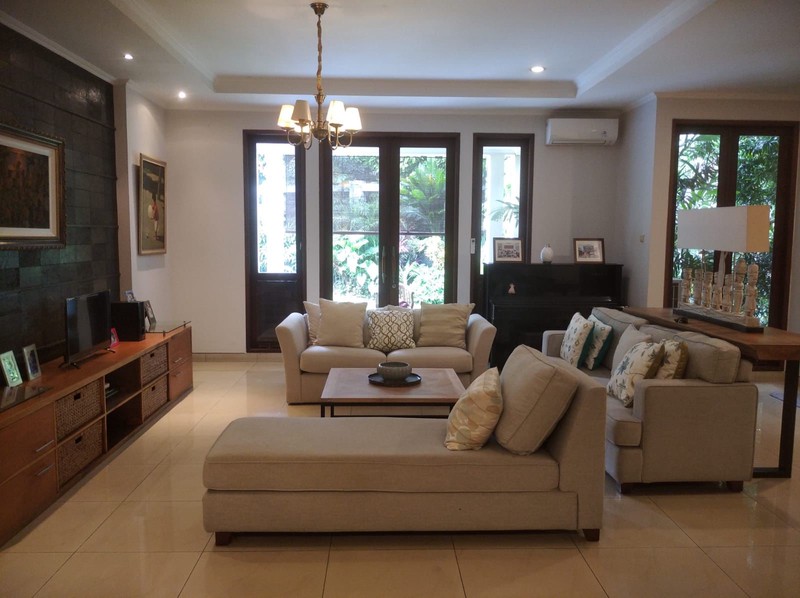 Sewa Rumah Luas Mutiara Kemang Jalan Madrasah Jakarta Selatan