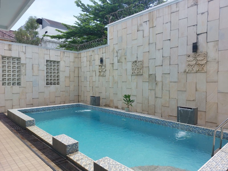 Rumah hoek 1 lantai  ada kolam renang di perumahan Legenda Wisata  Cibubur