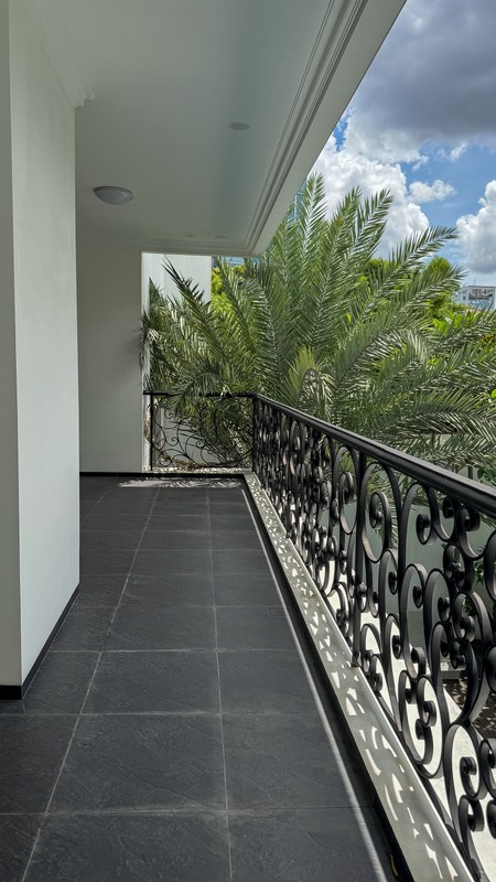 Rumah Mewah Impian Dengan Kolam Renang di Area Pondok Indah