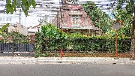 Rumah Bangunan Lama Terawat di Jl Kertosono Menteng