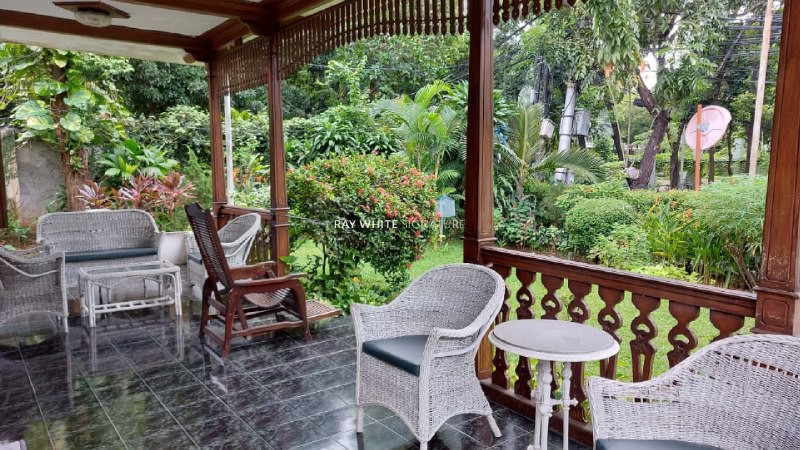 Rumah Bangunan Lama Terawat di Jl Kertosono Menteng